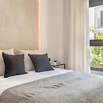 Modern With Swimming Pool- 2Bd 2Bth- Triana